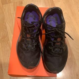 Mens running shoes